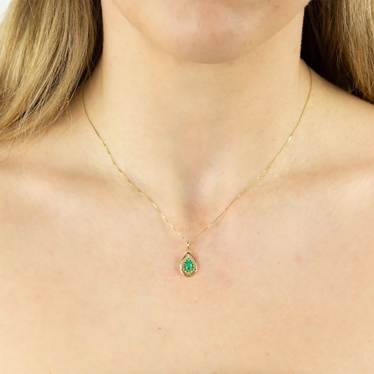 9ct Yellow Gold Emerald Teardrop Pendant Necklace