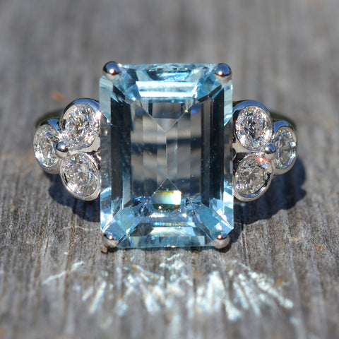 18ct White Gold Aquamarine & Diamond Ring