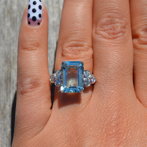 18ct White Gold Aquamarine & Diamond Ring